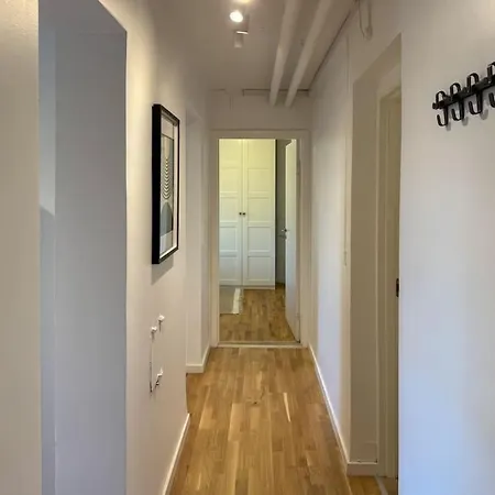 Apartment 3br Flat In Vibrant & Trendy Area