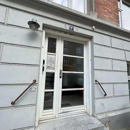 3br Flat In Vibrant & Trendy Area Apartment *