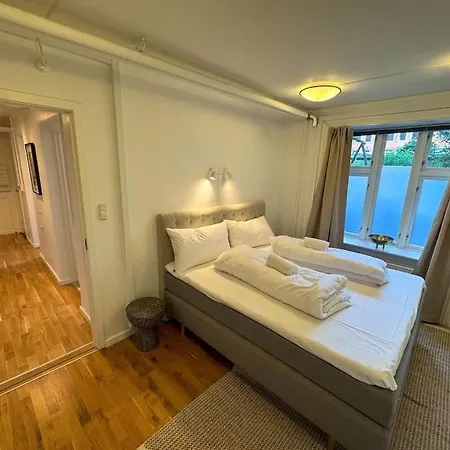Lägenhet 3br Flat In Vibrant & Trendy Area